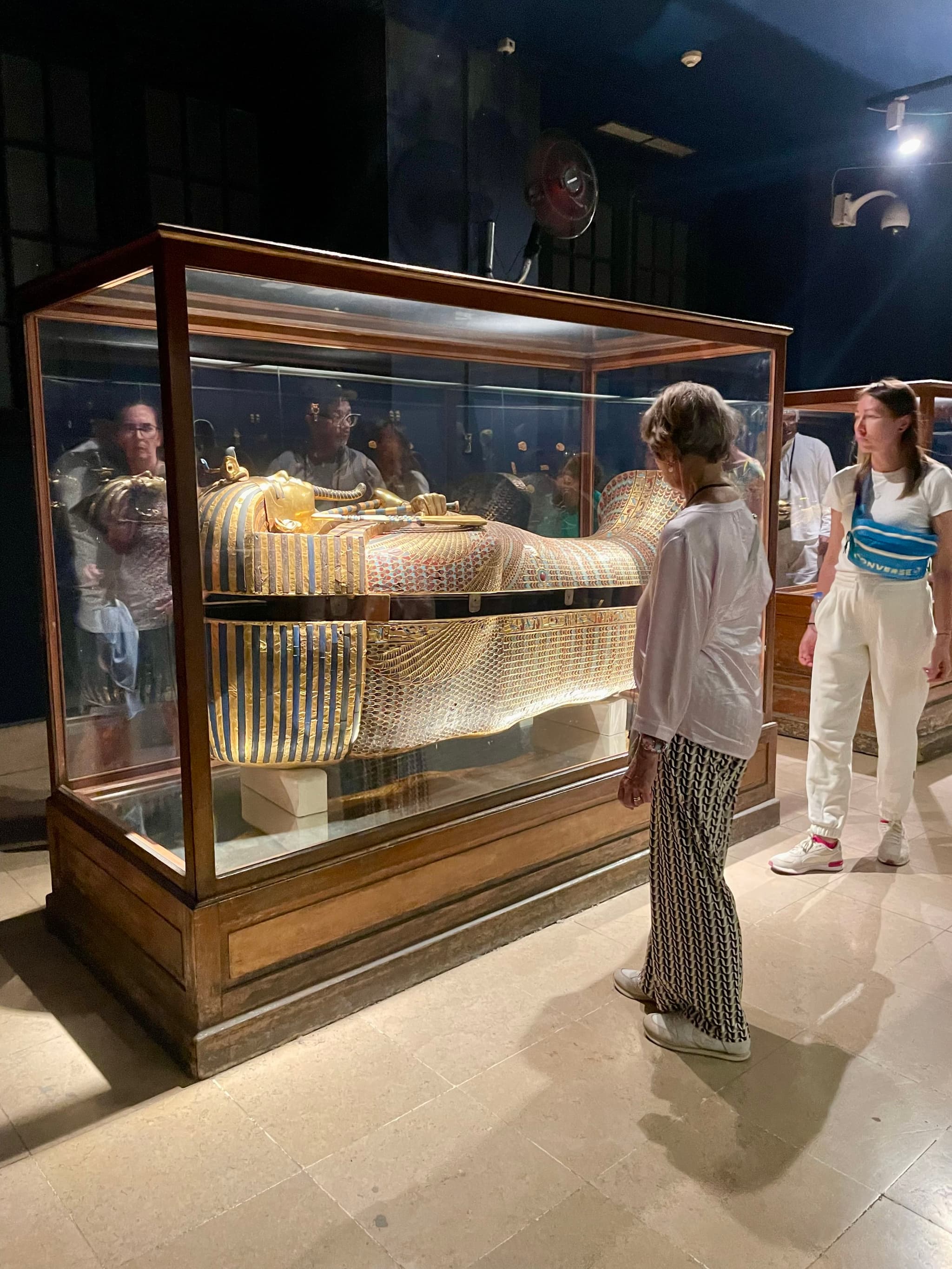 photos of king tut allegedly not allowed