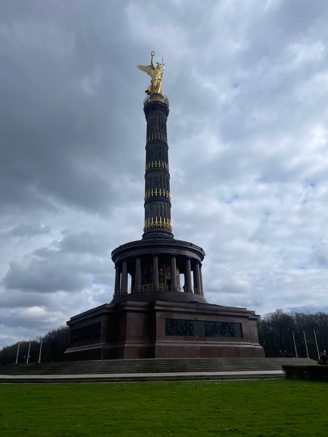 victory column